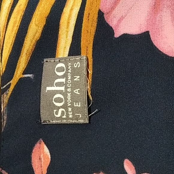 Off the shoulder Top * NWOT * - Picture 3 of 5